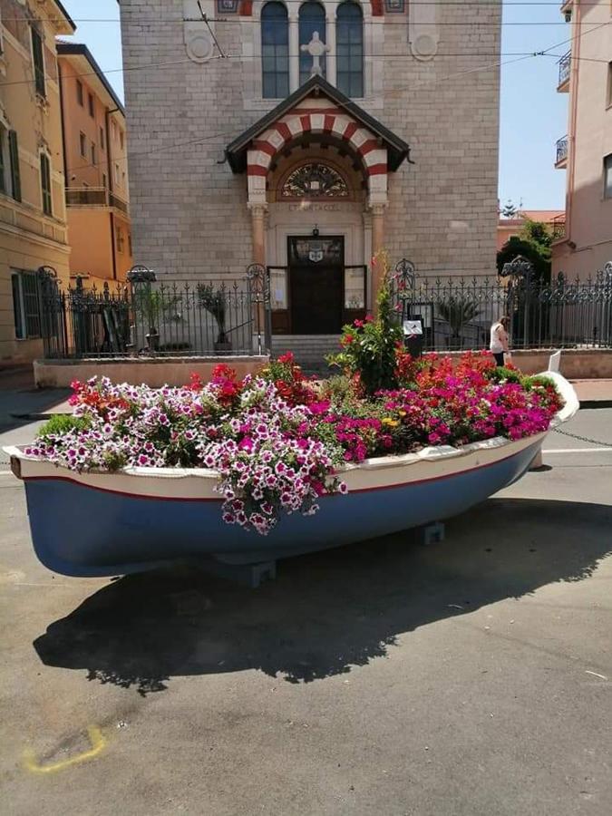Casa Margherita, centrale a due passi dal mare Bordighera Esterno foto
